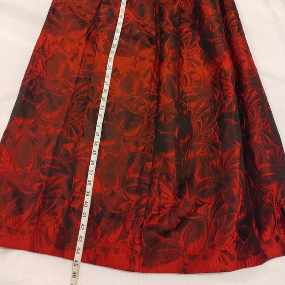 Woman Skirts - Picture 6 of 6